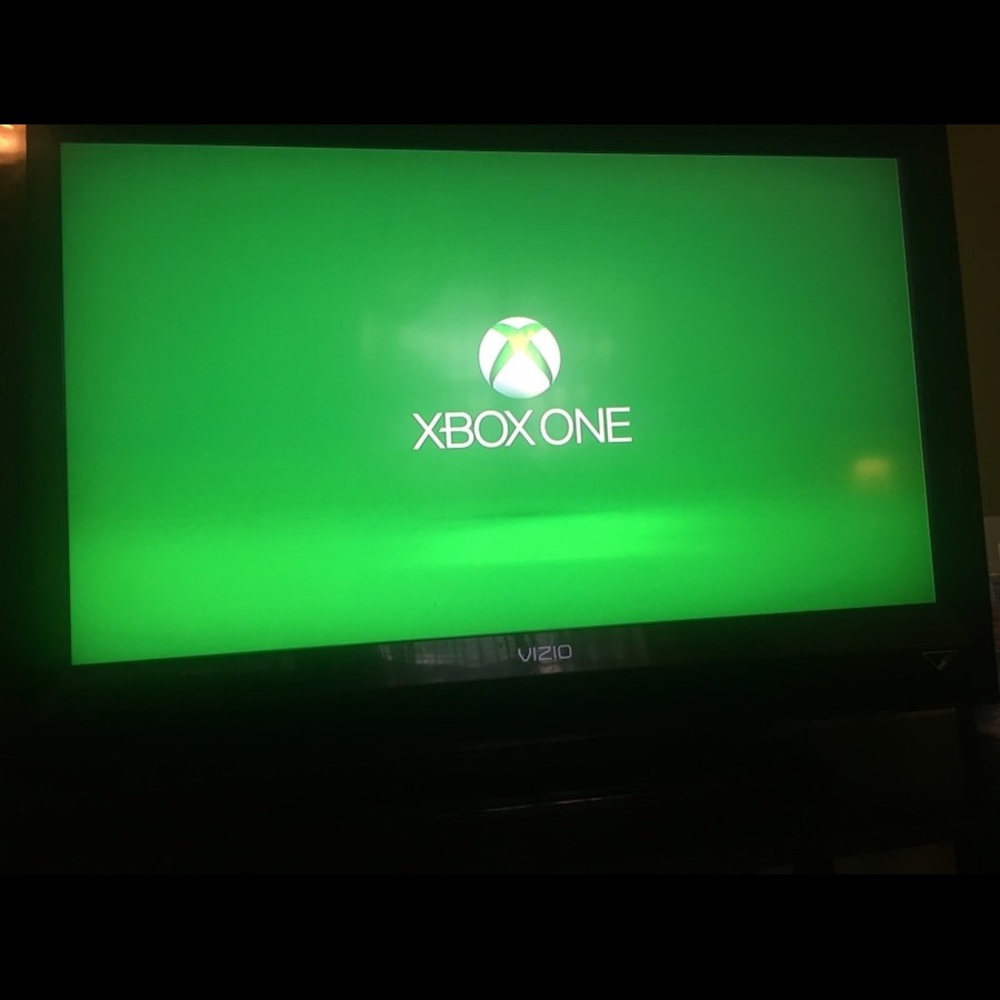 Xbox One S - Picture 2 of 6
